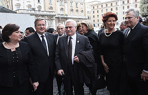 Prezydent wraz z delegacją na placu św. Piotra 