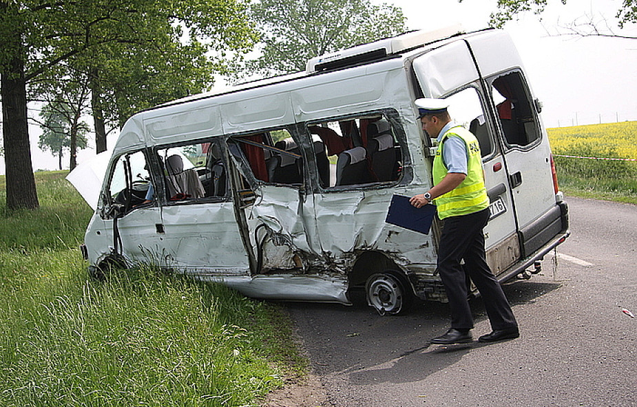 Opolskie: po wypadku busa 5 osób w szpitalu