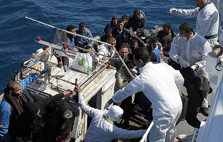 Łódź z 500 imigrantami przy Lampedusie