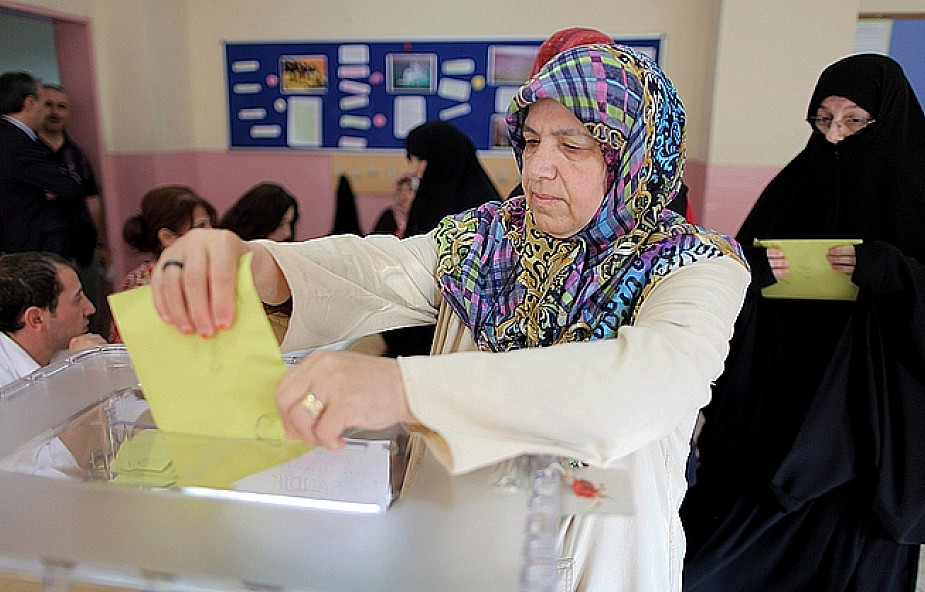 Turcja: 51 proc. głosów dla rządzącej partii