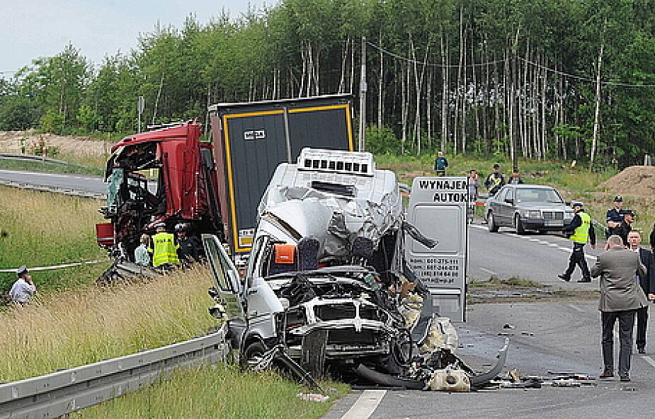 Do tragicznego wypadku doszło, 15 bm. na drodze krajowej nr 8 w miejscowości Chrzczonowice. Samochód ciężarowy zderzył się tam z