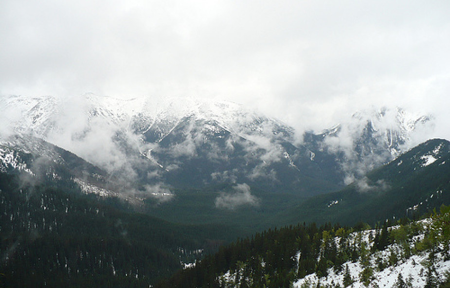 W Tatrach spadł śnieg, szlaki są mokre