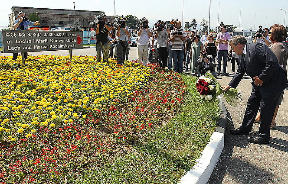 Kwiaty na bulwarze im. Lecha i Marii Kaczyńskich