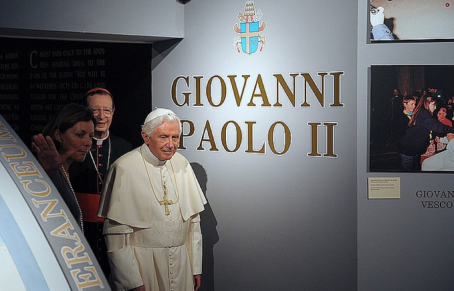 Papież odwiedził wystawę poświęconą bł. JPII