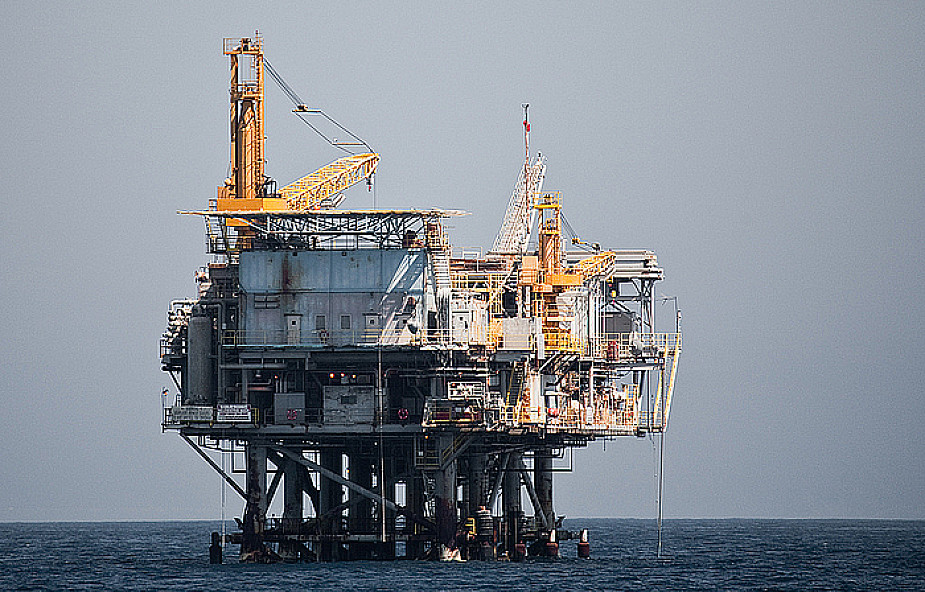 200 ton ropy wyciekło z uszkodzonej platformy
