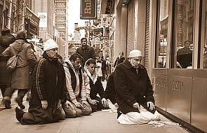 Zakaz modlenia się muzułmanów na ulicach