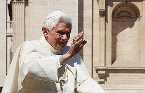 Benedykt XVI powitany salwami artyleryjskimi