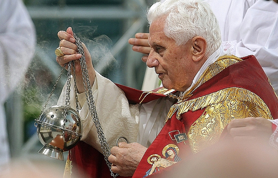 Benedykt XVI odprawił Nieszpory Maryjne