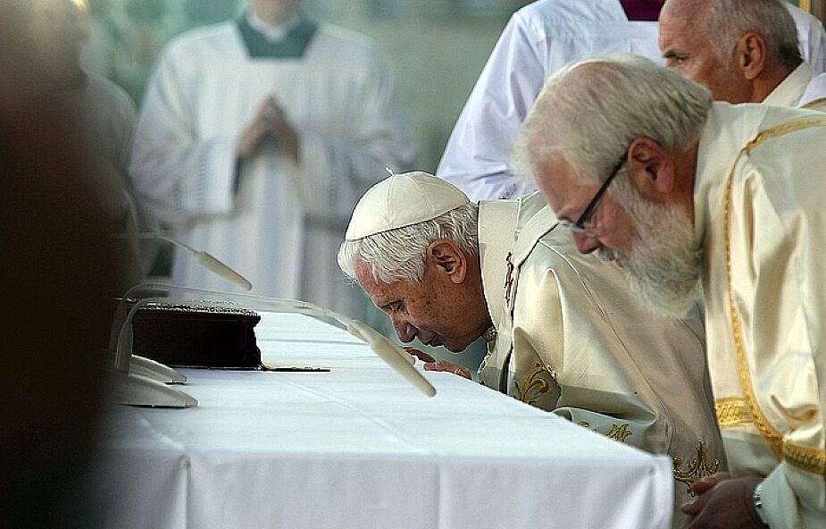 Benedykt XVI spotkał się z ofiarami nadużyć