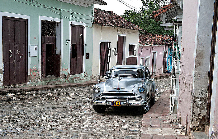 Kubańczycy mogą handlować samochodami