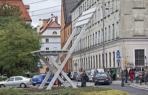 Rzeźba "Krzesło" odsłonięta we Wrocławiu