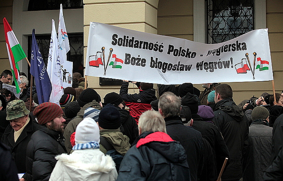 Warszawa: pikieta solidarności z Węgrami