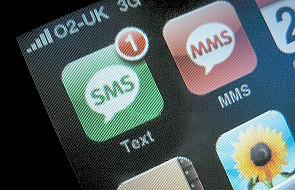 Charytatywne SMS-y wciąż są objęte VAT