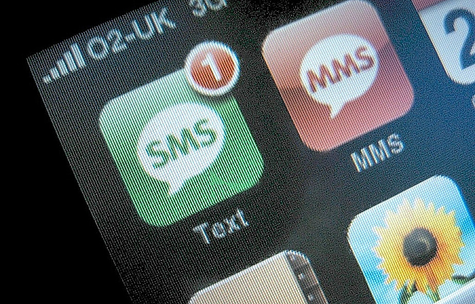 Charytatywne SMS-y wciąż są objęte VAT