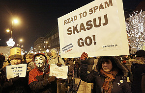 Przeciwnicy ACTA na Krakowskim Przedmieściu