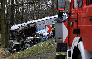 Wypadek autobusu i cysterny; 2 osoby nie żyją