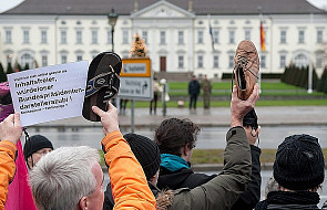 Demonstracja w Berlinie, "pokaż Wulffowi but"