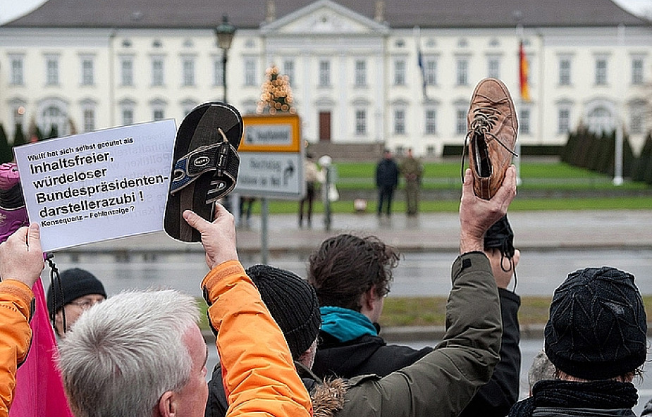 Demonstracja w Berlinie, "pokaż Wulffowi but"