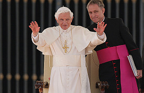 Papież rozpoczyna katechezy Roku Wiary