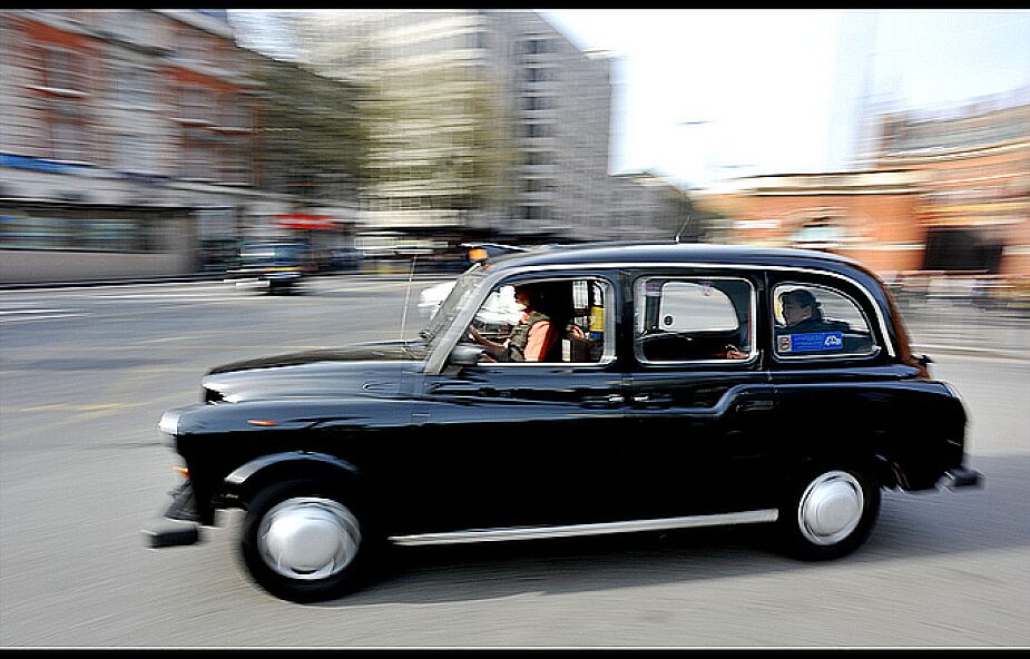 Czy znikną słynne czarne londyńskie taksówki?