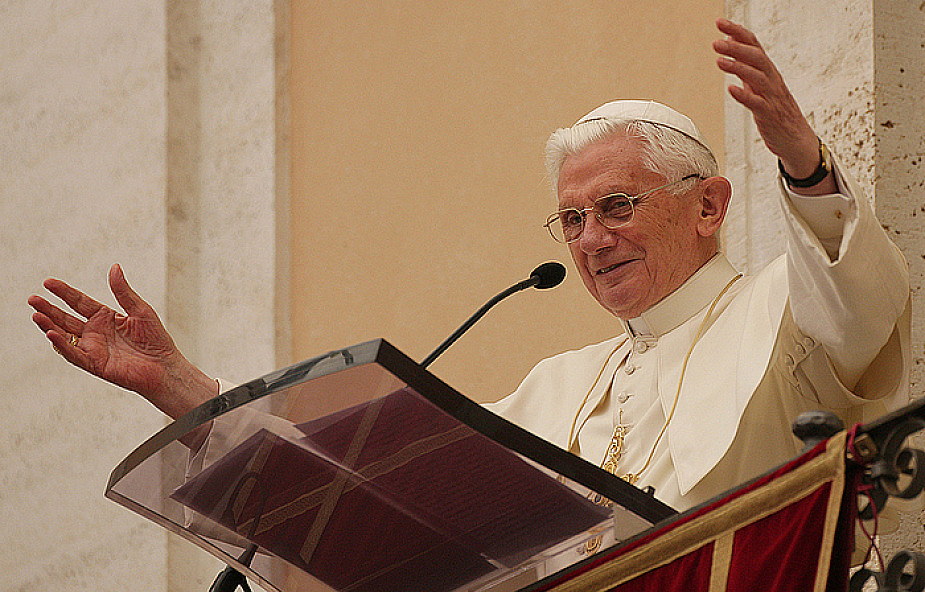 Benedykt XVI: doceniajmy modlitwę różańcową