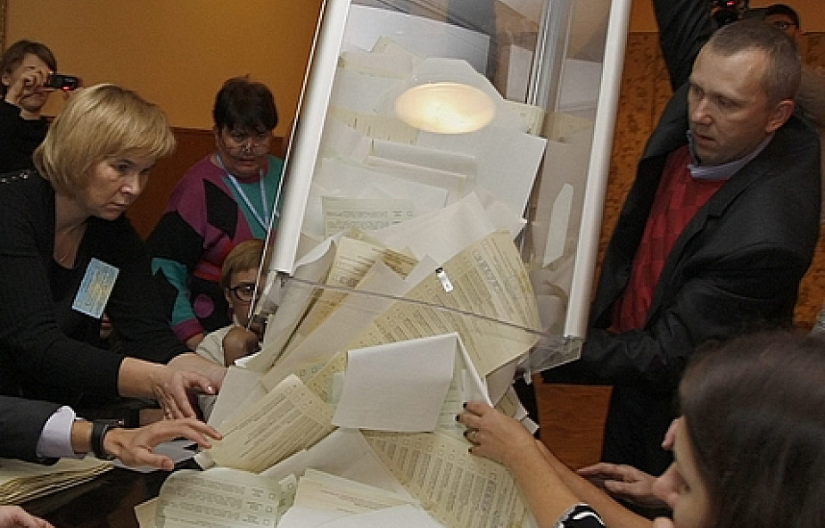 Ukraina: CKW mówi o fałszerstwach wyborczych