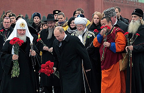 Putin przed pomnikiem Minina i Pożarskiego