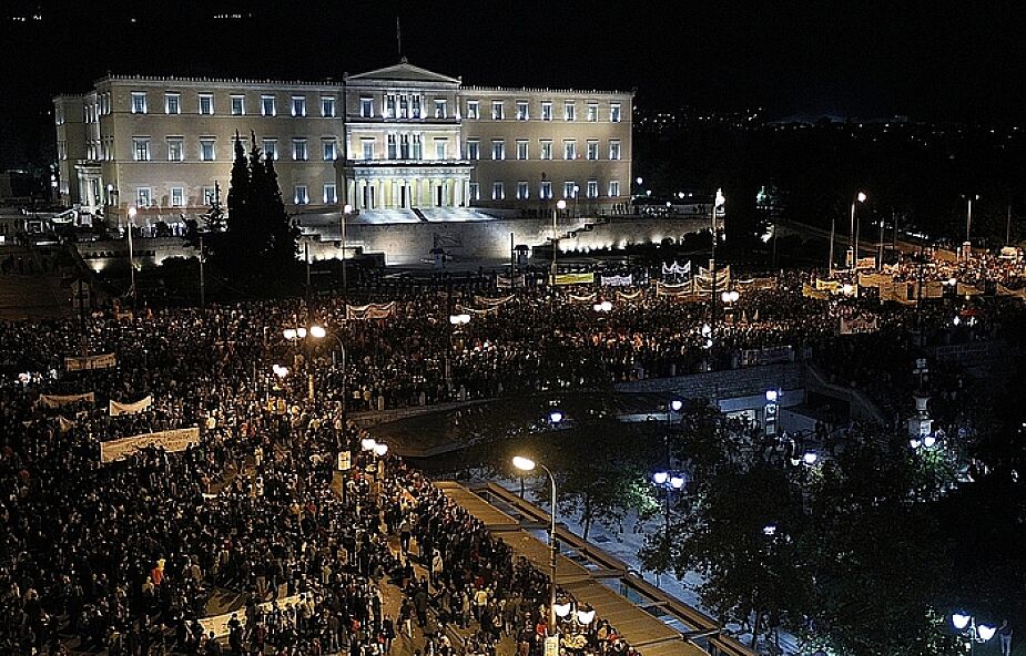 Grecja: 70 tys. osób przed parlamentem