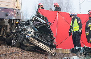Śmiertelne zderzenie pociągu z autem w Koninie