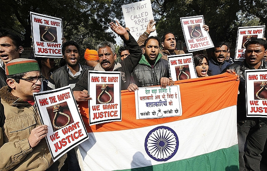 Indie: apel o spokój po śmierci studentki