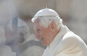 Benedykt XVI: Maryja uczy Kościół modlitwy