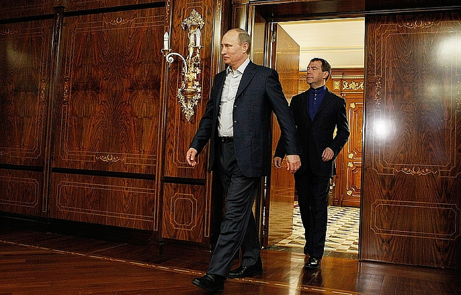 Miedwiediew gratuluję Putinowi powrotu