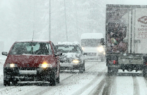 Opady śniegu, złe warunki na drogach