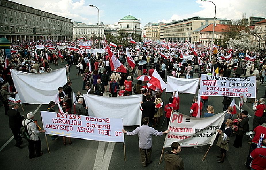 Warszawa: marsz poparcia dla TV Trwam