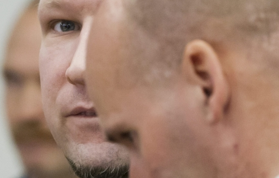 Breivik przeprasza, ale nie za maskarę na Utoya