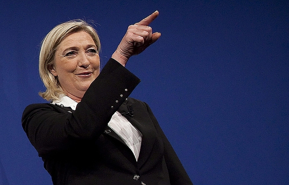 Le Pen krytykuje Sarkozy'ego i Hollande'a