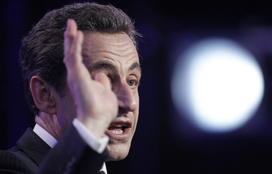Ostry wiraż - Sarkozy pozywa do sądu