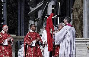 Papież przewodniczył Liturgii Męki Pańskiej