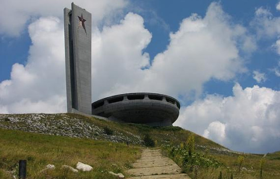 Bułgaria: symbol komunistów niszczeje