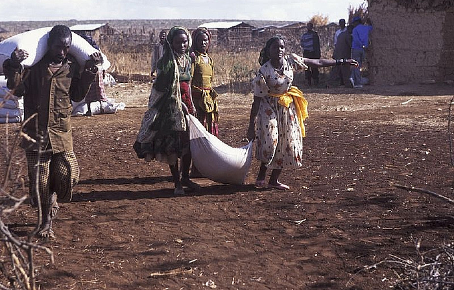 Etiopia: pomoc byłym koczownikom