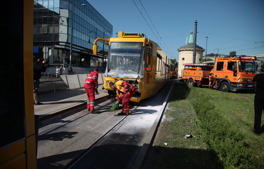 Zderzenie autobusu z tramwajem w Warszawie