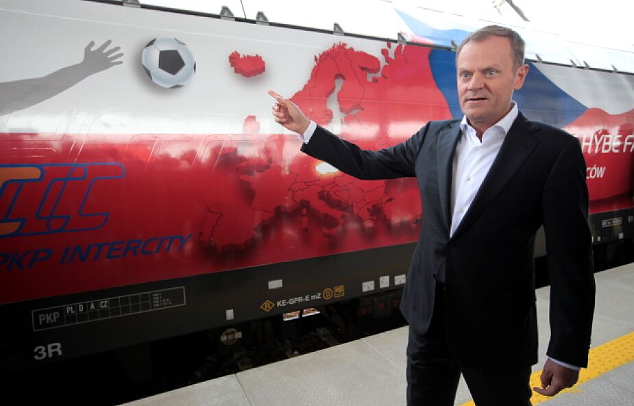 Tusk zaprasza byłych premierów na Euro 2012