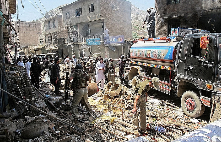 Pakistan: 25 ofiar śmiertelnych wybuchu bomby
