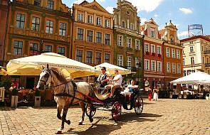 "DzGP": Polskę odwiedzi milion turystów więcej