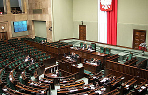 Eksperci o obecność krzyża w sali obrad Sejmu