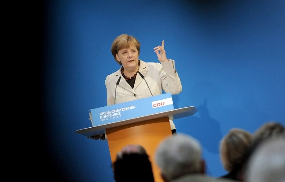 "Europa stoi w płomieniach, a Merkel gasi naftą"