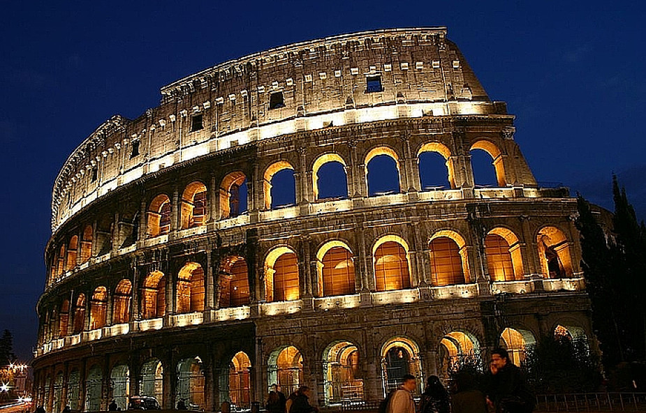 Koloseum jest jak Krzywa Wieża w Pizie