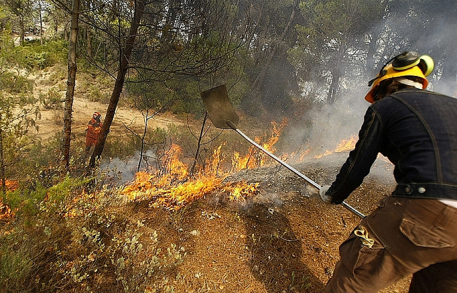 Ogień szaleje w Hiszpanii - walka z żywiołem