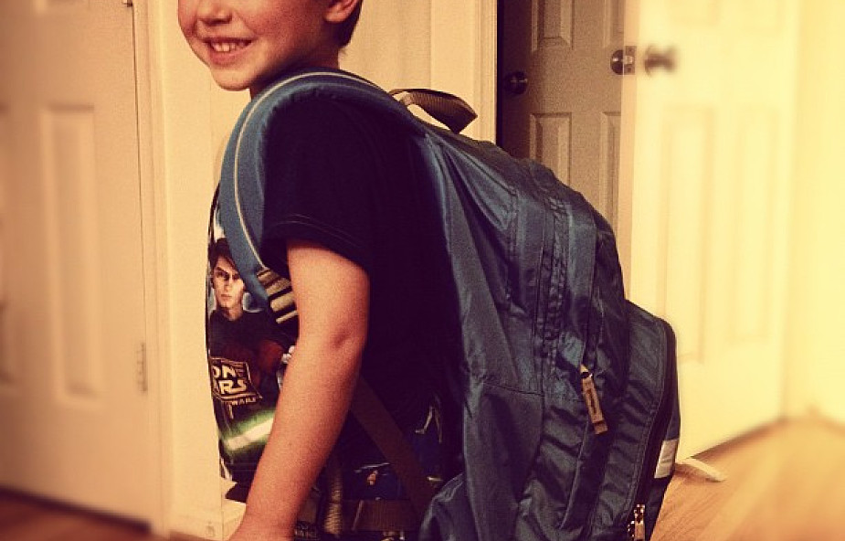 Dzieci noszą zbyt ciężkie tornistry do szkoły