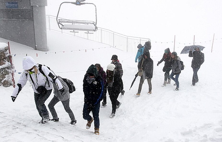 W Tatrach spadł śnieg; zagrożenie lawinowe